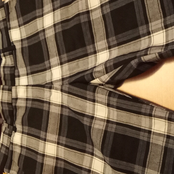 GAP Tailored Stretch Crop Pants in a Bold Plaid Print are a Size 4R - Picture 6 of 6